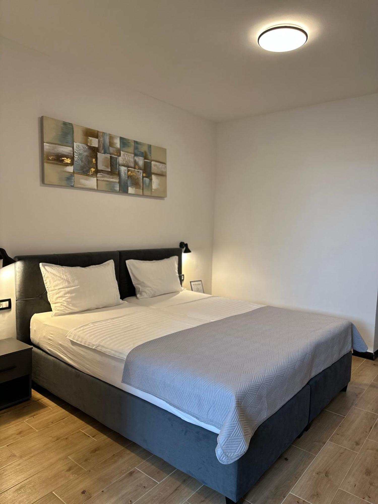 Crolivia Apartments Near Arena, Center Of Pola Esterno foto