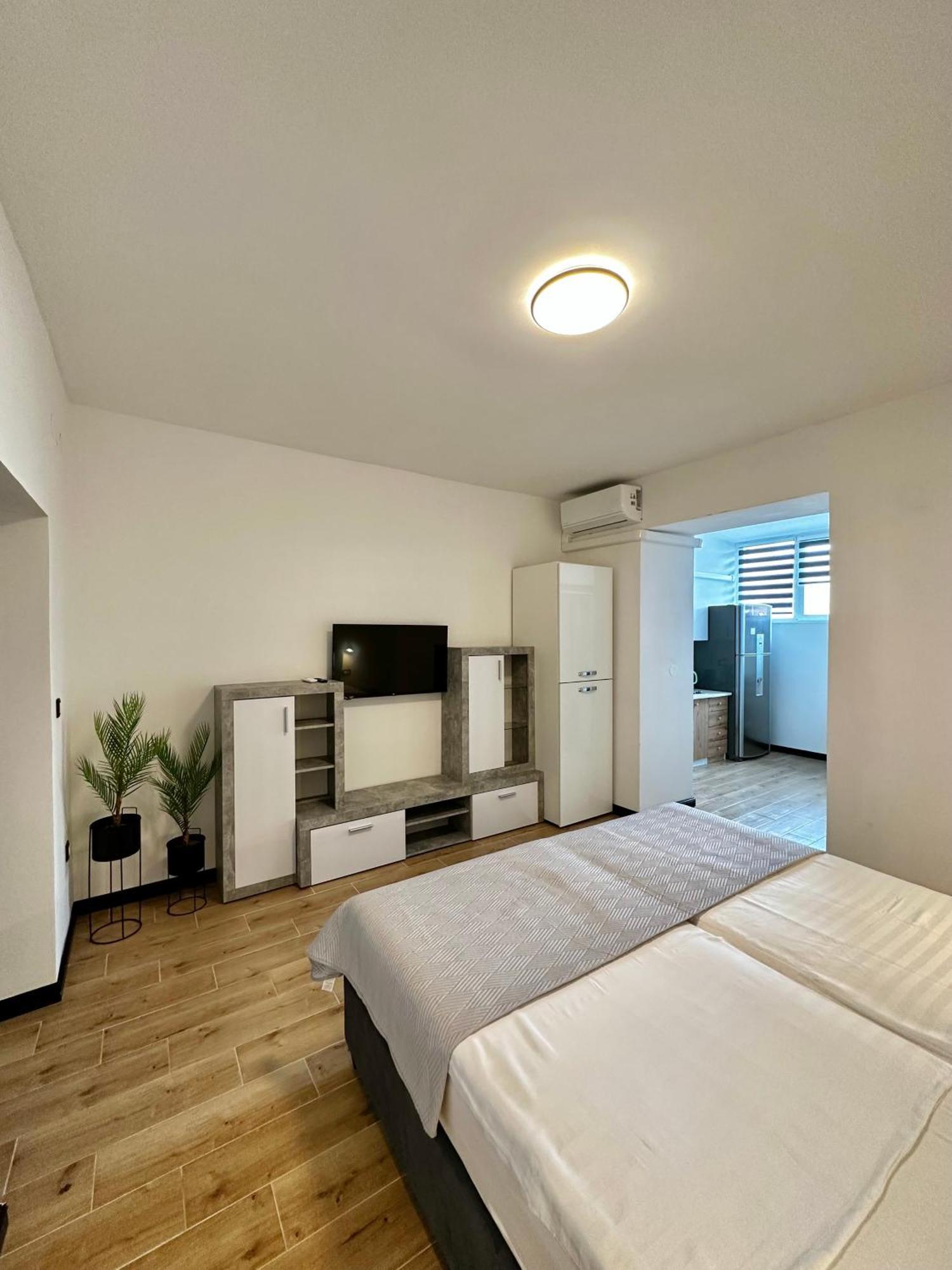 Crolivia Apartments Near Arena, Center Of Pola Esterno foto
